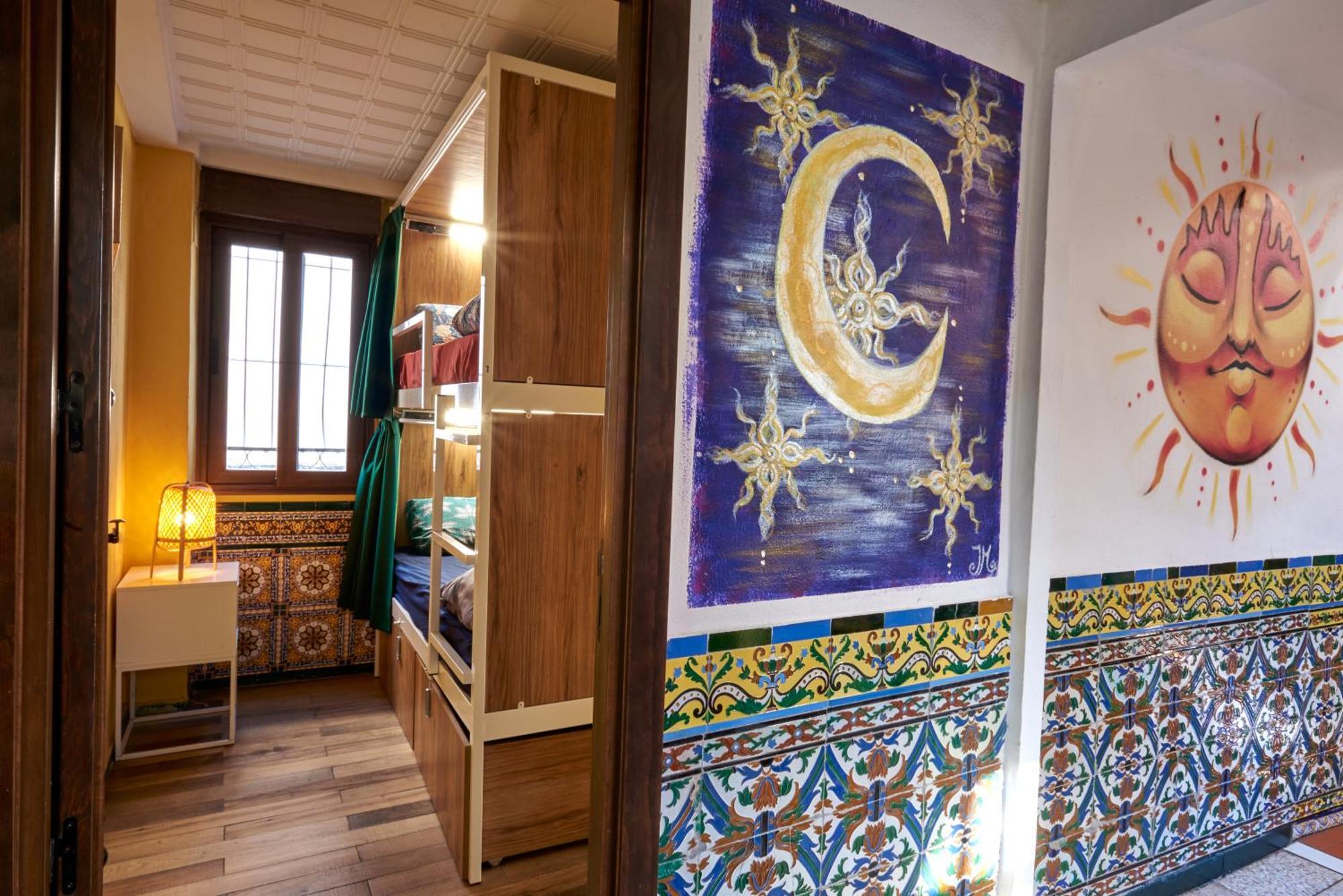 Cama en habitación compartida femenina de 6 camas